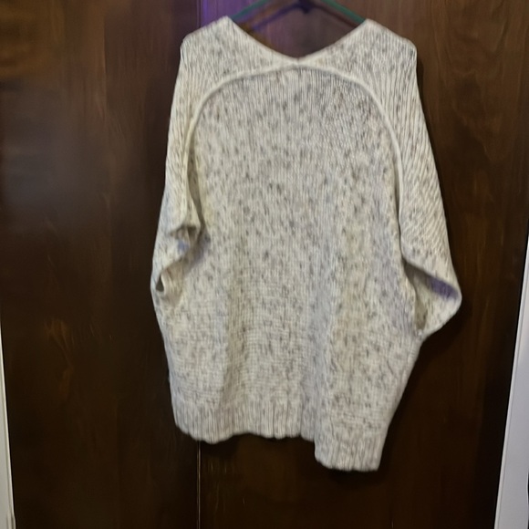 Universal Thread - Picture 4 of 4